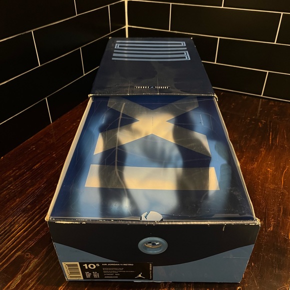 Air Jordan 11 Win Like ‘82 Size 10.5 With Box 2017 Release BRAND NEW - Picture 2 of 13